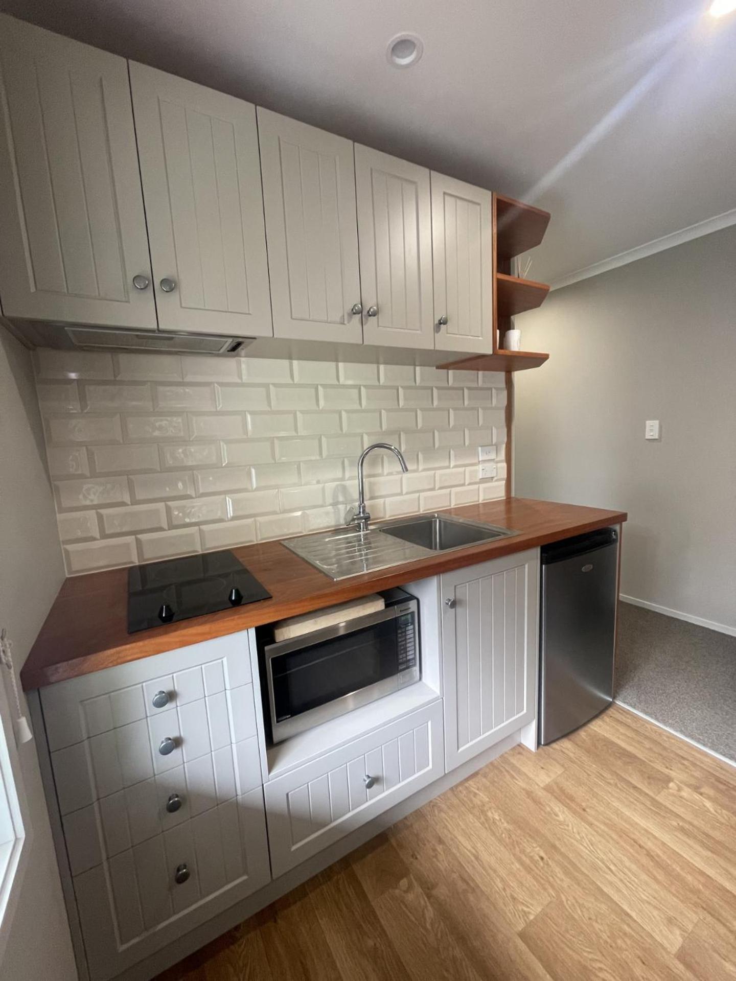 Guest Wing In Richmond Downs Apartment Walton ภายนอก รูปภาพ